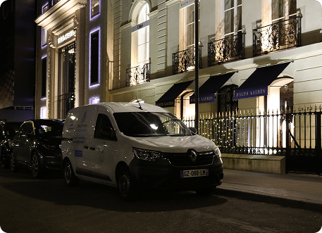 Camionnette d'objectif propre stationnée